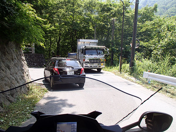 県道２３号線はトラック多し